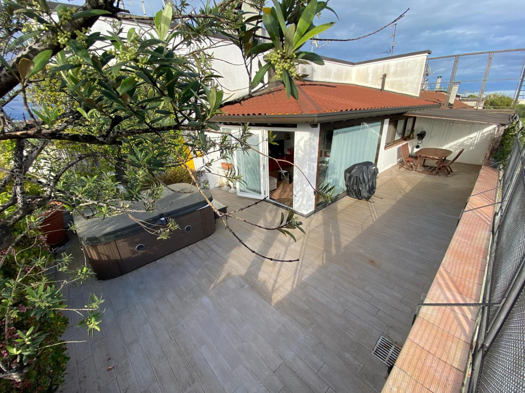 Rooftop Terrace - Elegante Attico Con Idromassaggio * Milano