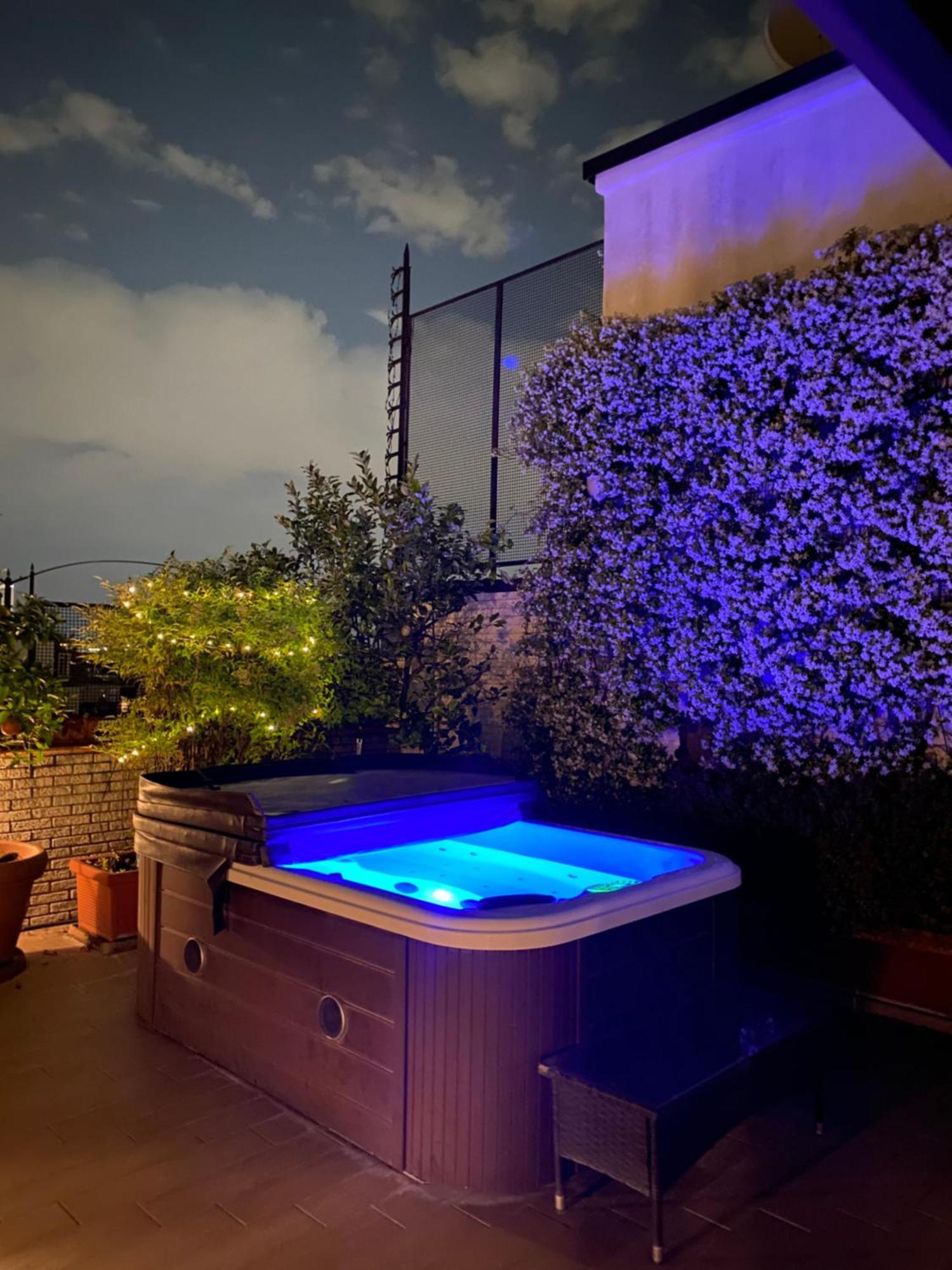 Rooftop Terrace - Elegante Attico Con Idromassaggio Appartamento Milano